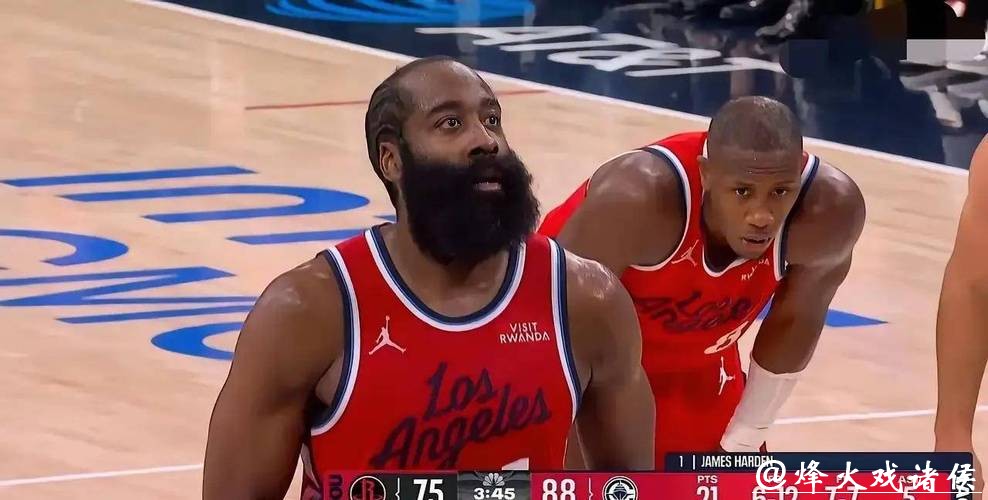 火箭客场108-128惨败快船，哈登下半场爆发风头盖过杜兰特，场上表现完全不是一个级别，两人状态形成鲜明对比引发热议
